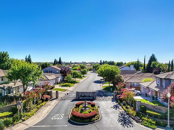 3rd image of 208 Soaring Hawk Pl