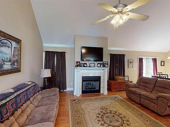 3rd image of 193 Southern Oaks Dr SE