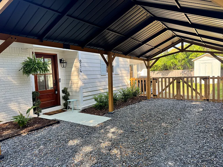 814 Armsway St — Photo 3
