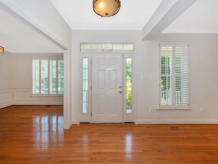 6657 S Clifton Rd — Photo 2