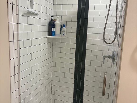 5th image of 2122 Locust St APT 3B