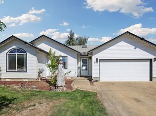 953 W 17th Ave, Junction City, OR 97448