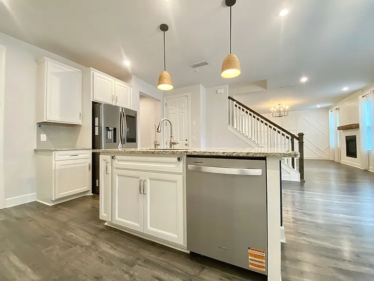 502 Doxford Dr — Photo 8