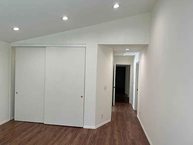20230 Stagg St — Photo 21