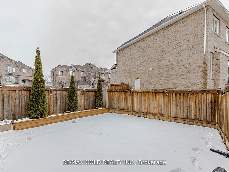 39 Chesterwood Cres — Photo 48