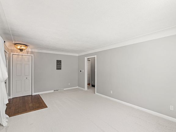5th image of 401 SW Des Moines St