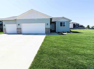 7709 W Stoney Creek St, Sioux Falls, SD 57106