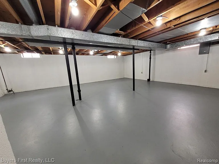 18425 Alta Vista Dr — Photo 31