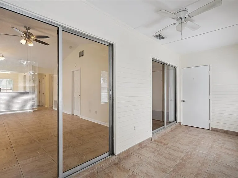 2725 Mayer St — Photo 23