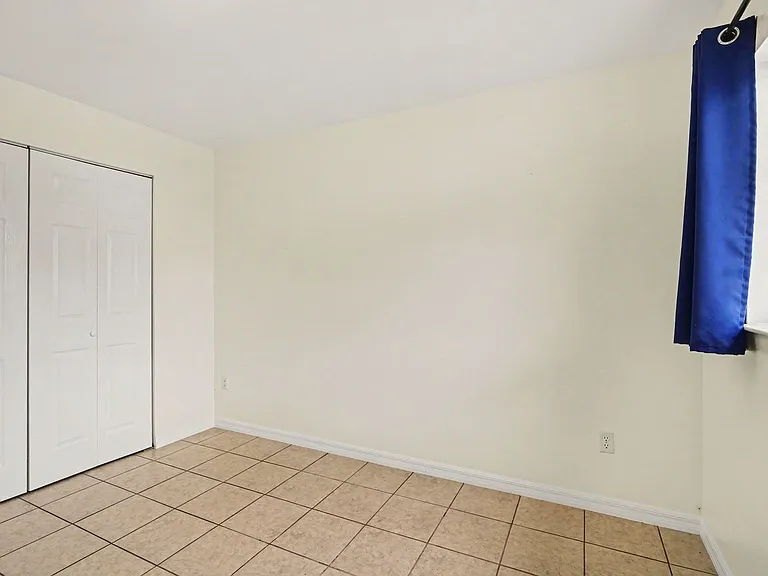 255 W Towne Pl — Photo 7