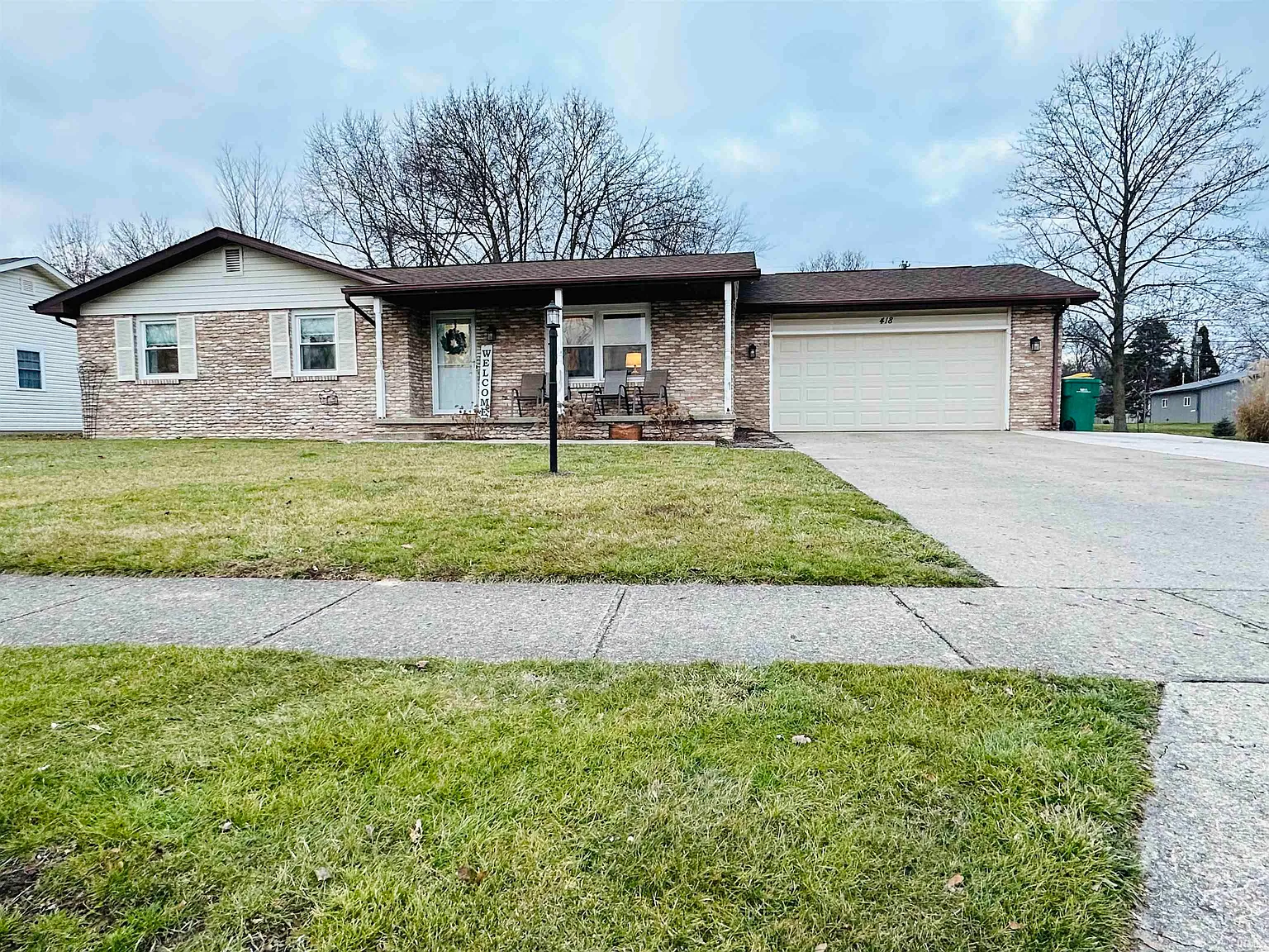 418 Holiday Dr photo 1