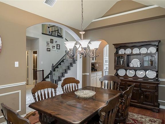 3rd image of 605 Leeward Dr