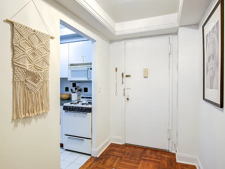 135 E 54th St #6C — Photo 6