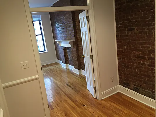 Rented by Metropolis Real Estate of Manhattan | media 17