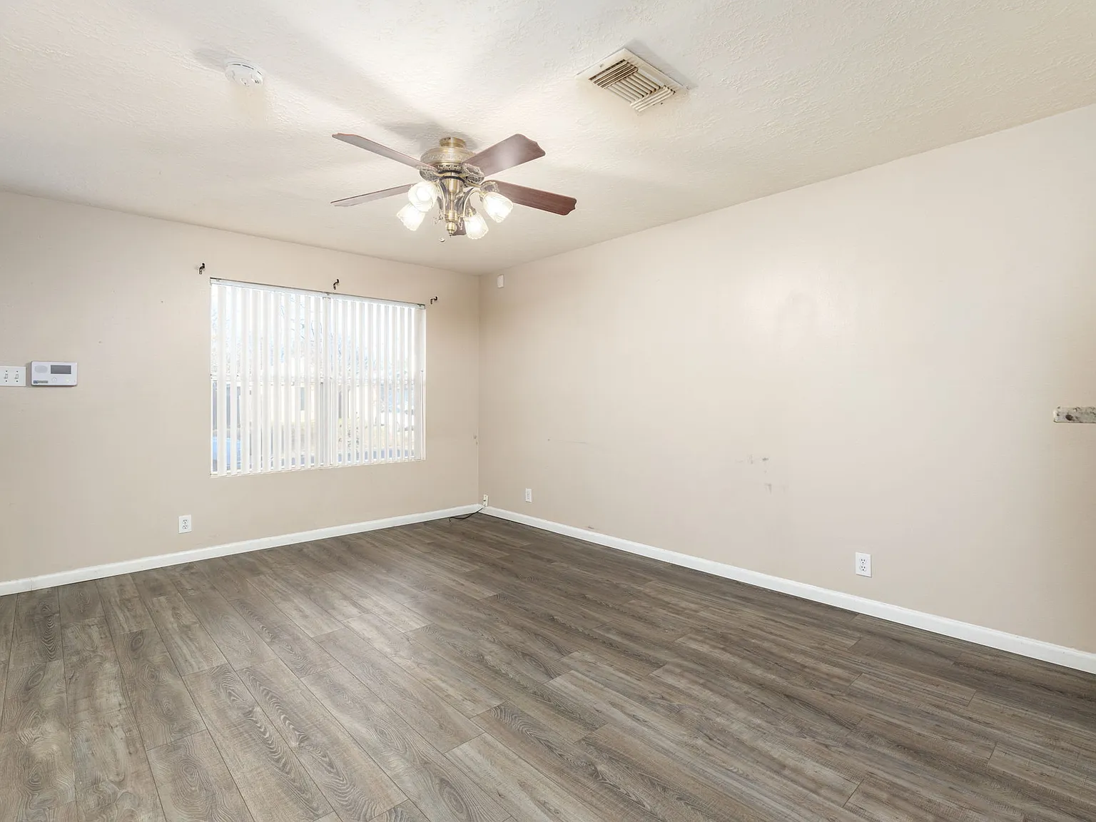 3 bed, 2.5 bath, 1244 sqft, $1,650 — Photo 4