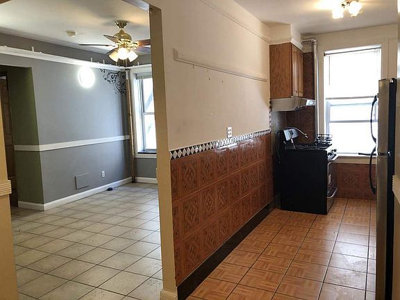 5th image of 3378 11th St APT 1B