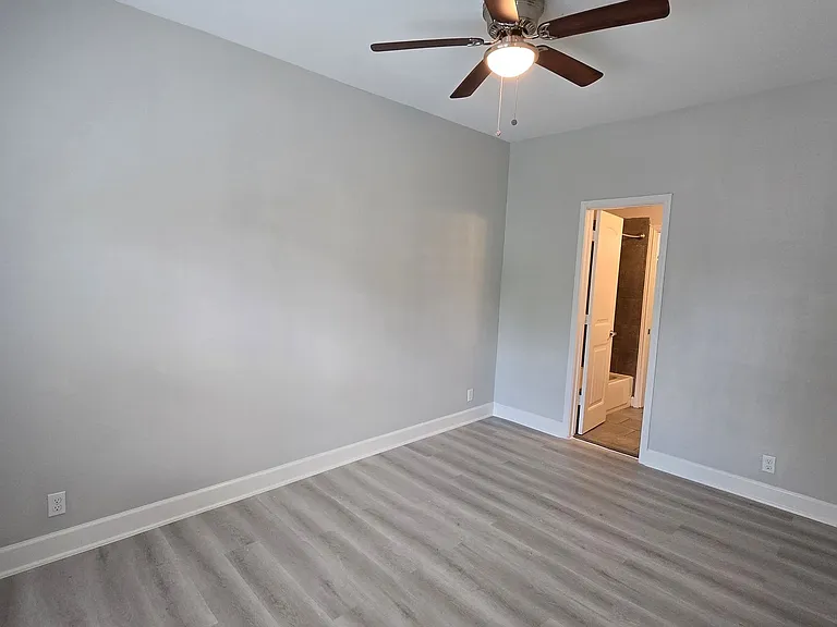 503 W Kings Hwy — Photo 14