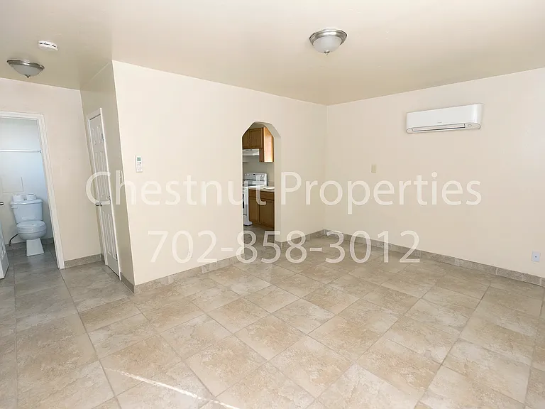 121 W Fleming Ave #121 — Photo 8