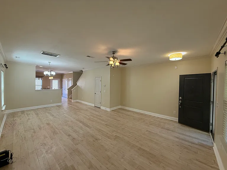 7007 McLothian Ln — Photo 4