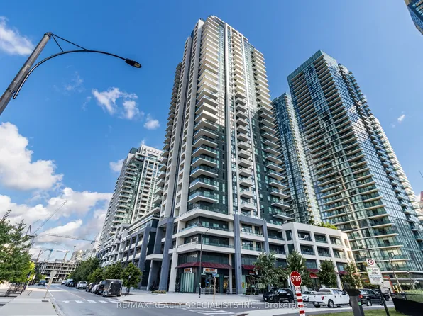 4055 Parkside Village Dr #1216, Mississauga, ON L5B 0K2