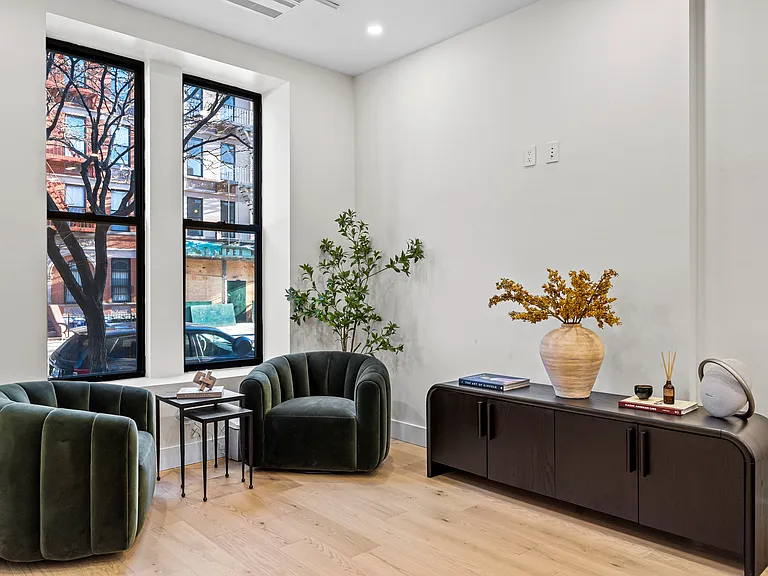 391 Manhattan Ave #TH1 — Photo 5