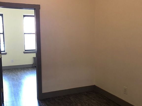 4th image of 430 Halsey St #1