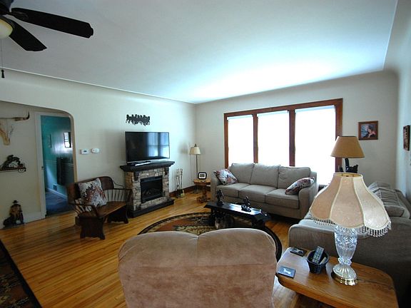 3rd image of 134 S 6th St
