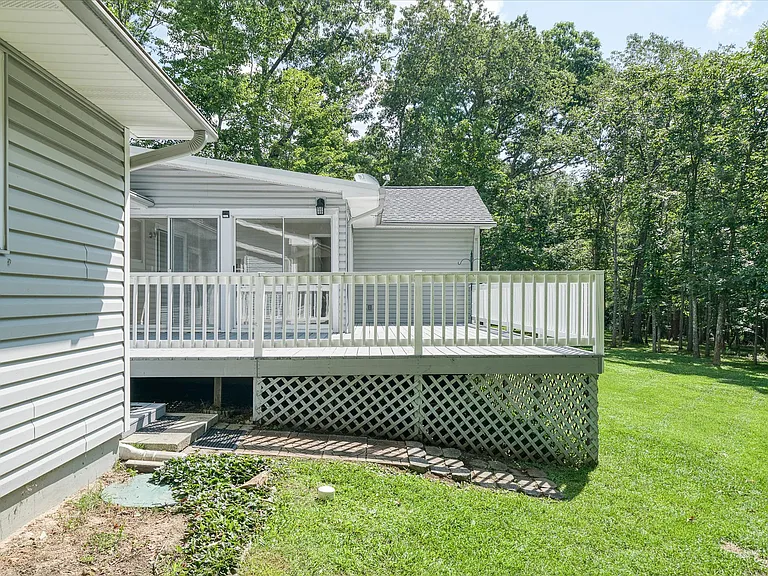 150 Pomeroy Dr — Photo 4