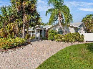 606 Key Royale Dr, Holmes Beach, FL 34217