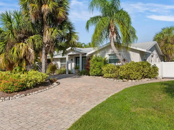 606 Key Royale Dr, Holmes Beach, FL 34217