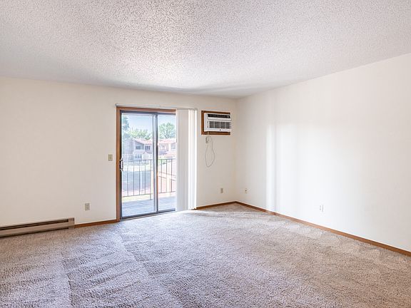 Fargo, ND Kentwood Manor Apartments | 21B | Living