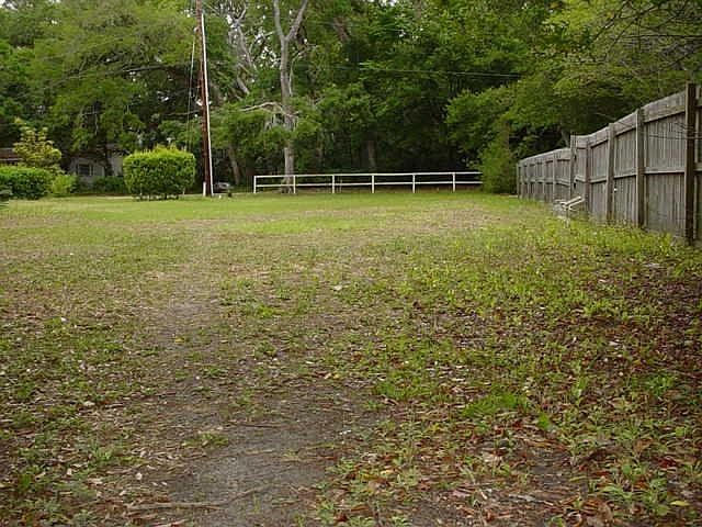2nd image of 642 Cummings Ln
