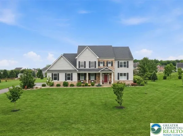 206 Broadview Ct, Nazareth, PA 18064