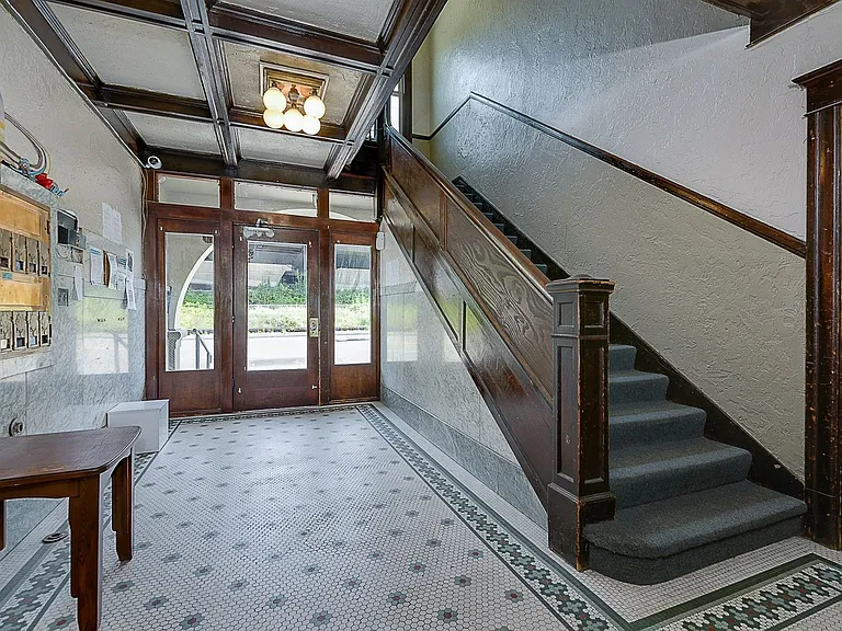 Grandview Apartments — Photo 28