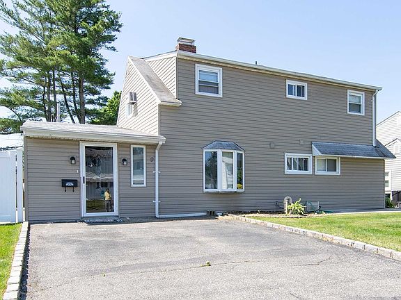 2nd image of 9 Greenbelt Ln