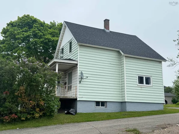 56 Welton St, Cape Breton, NS B1P 5R2