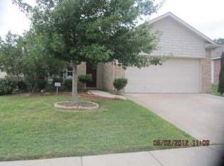 1136 Redcloud Dr, Fort Worth, TX 76120