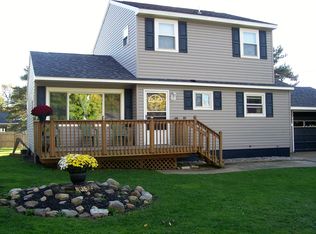14 Cedar Ln, New York Mills, NY 13417