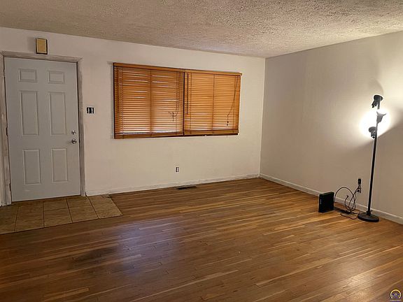 2nd image of 2116 SE Market St