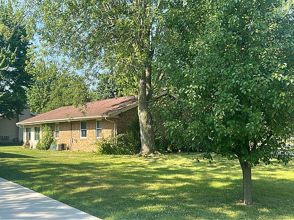 3rd image of 823 Poppy Dr