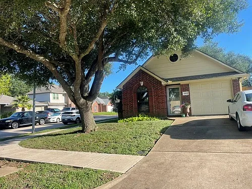 1102 Camelot Ln Photo 1