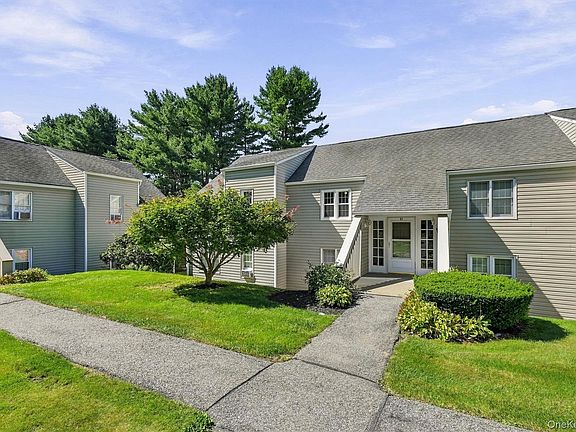 4th image of 1704 Holly Stream Court
