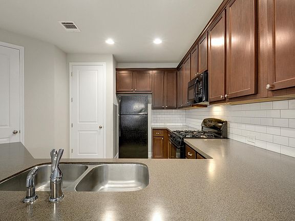 4th image of 5701 Cougar Dr APT C