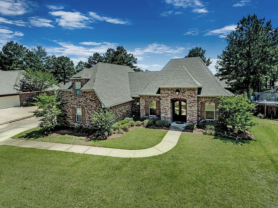 1st image of 167 Cottonwood Dr