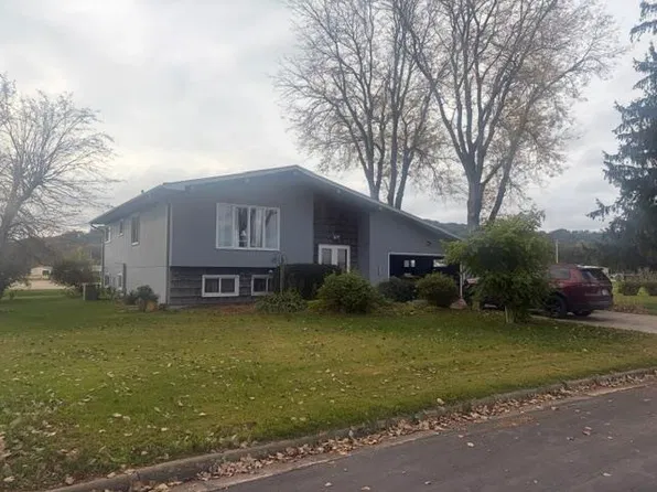 121 Circle Dr, Boscobel, WI 53805