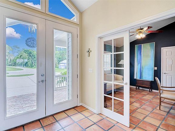 3rd image of 975 Lake Front Ln
