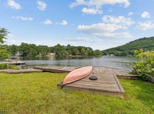 39 W Shore Trl, Sandyston, NJ 07826