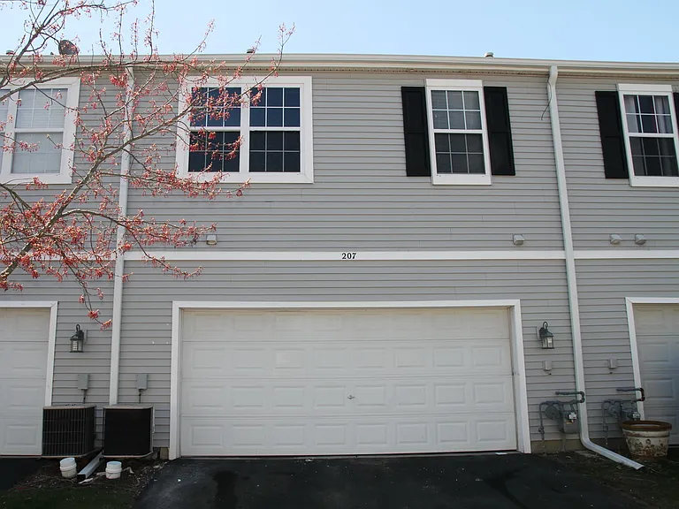 207 Springbrook Trl S — Photo 13