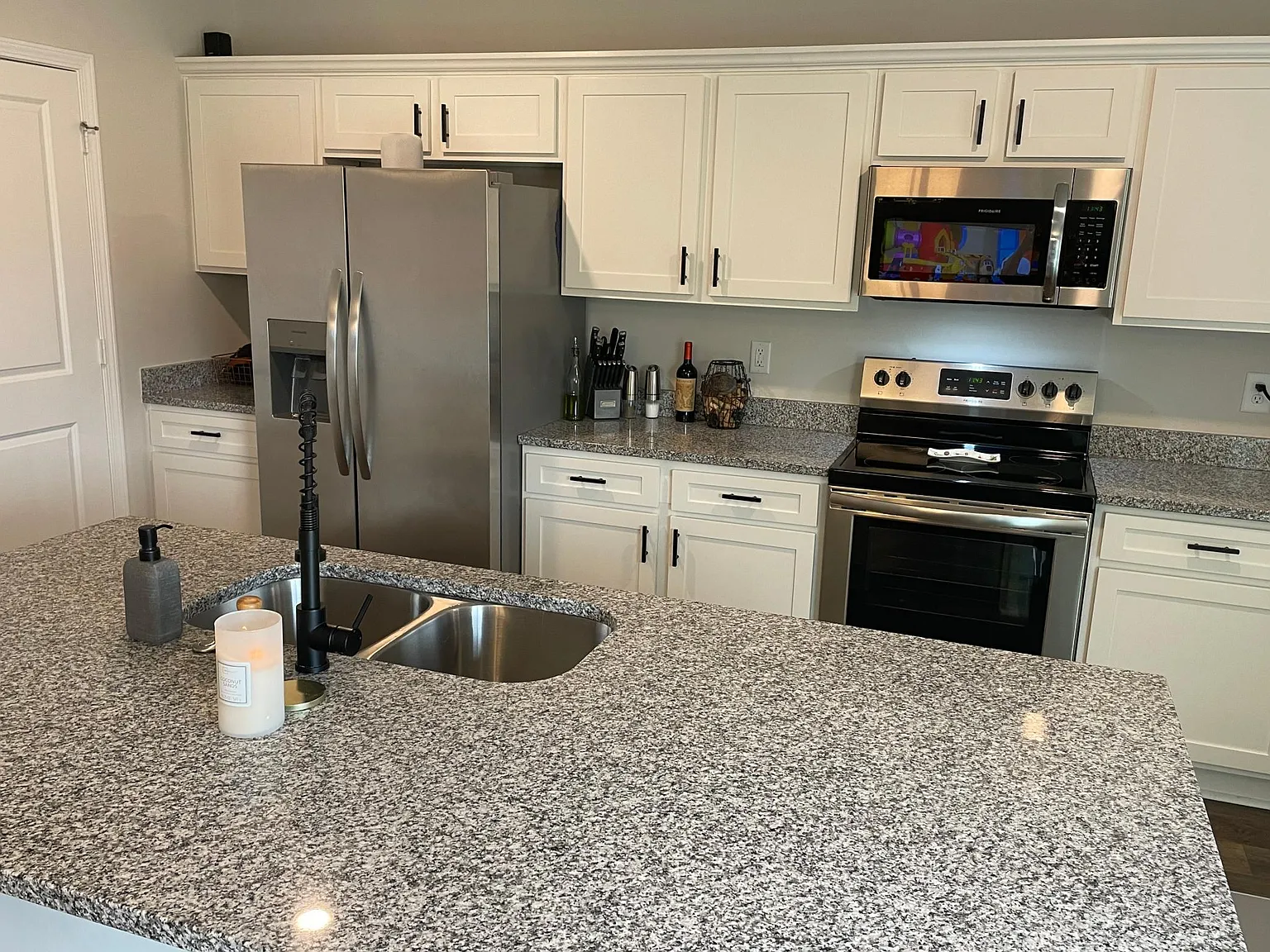 5 bed, 2500 sqft, $2,500 — Photo 4