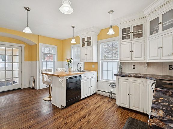 3rd image of 179 Pleasant Street